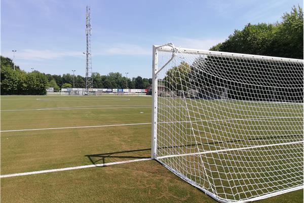 Aanleg kunstgras voetbalveld - Sportinfrabouw NV